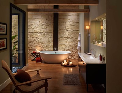 Eldorado Stone Cut Coarse Oyster warm white thin stone on interior bathroom wall